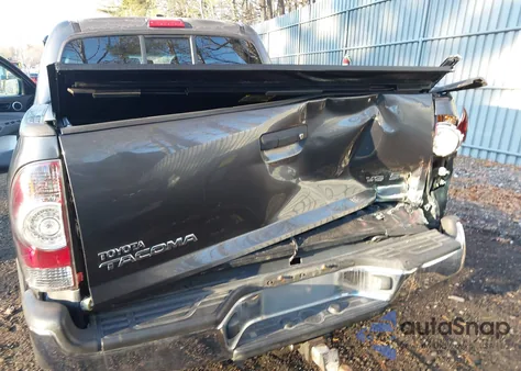 2011 Toyota Tacoma Base V6 z USA, uszkodzony, nr VIN 3TMLU4EN4BM074986